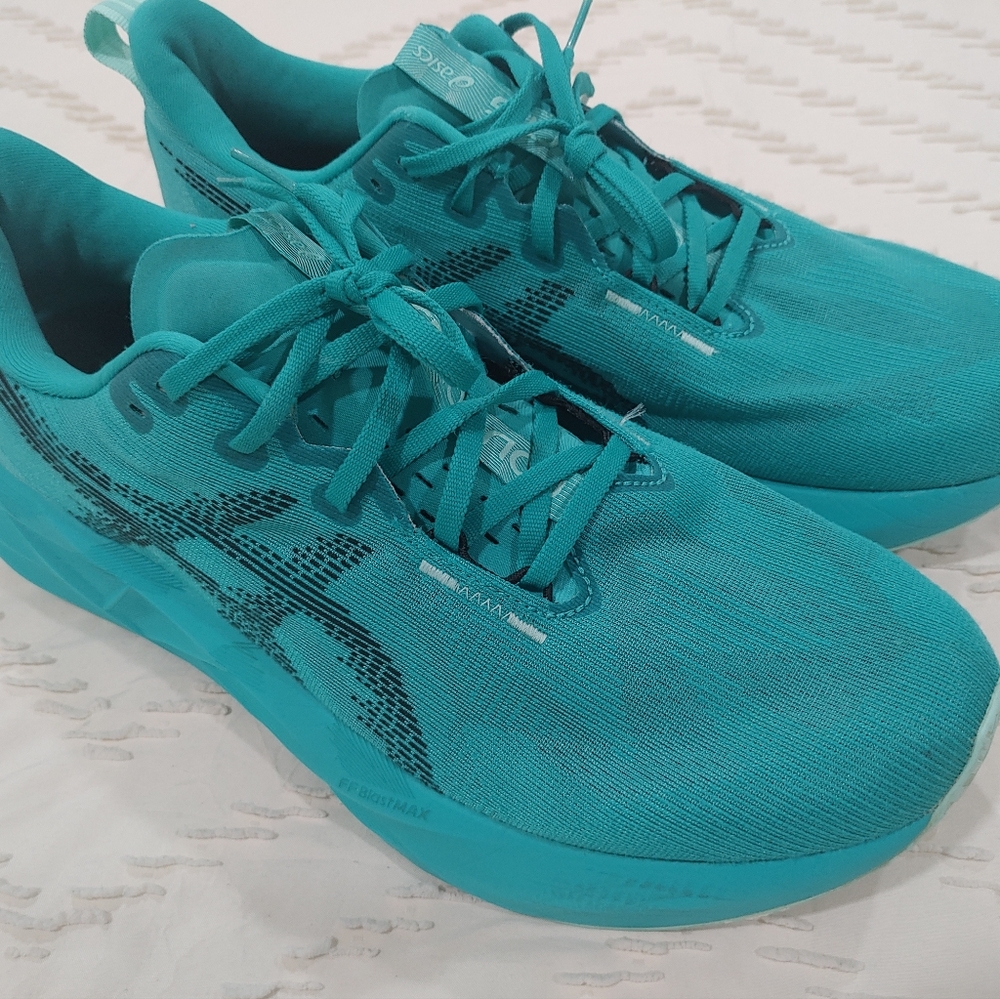 ASICS Novablast 5 Men's Size 12 Excellent Condition